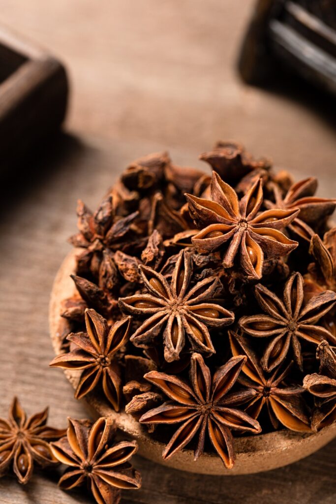 Machine cleaned star anise pods