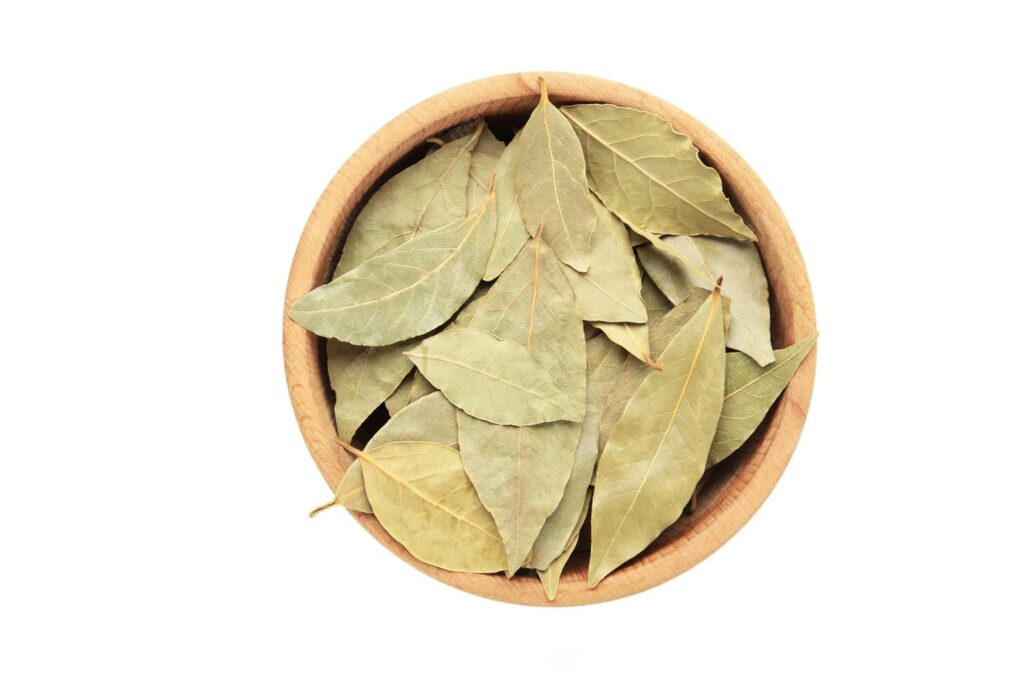 Machine cleaned bay leaves batch